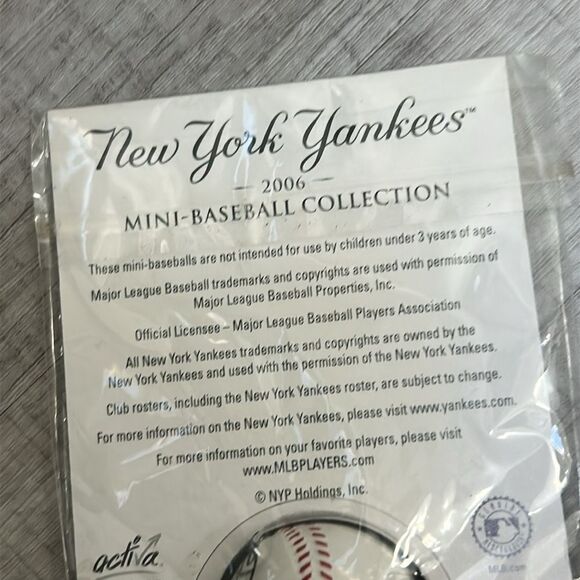 Johnny Damon New York Yankees 2006 Mini Baseball Collection - Picture 8 of 9